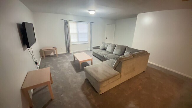 Building Photo - 578 Pheasant Run Cir