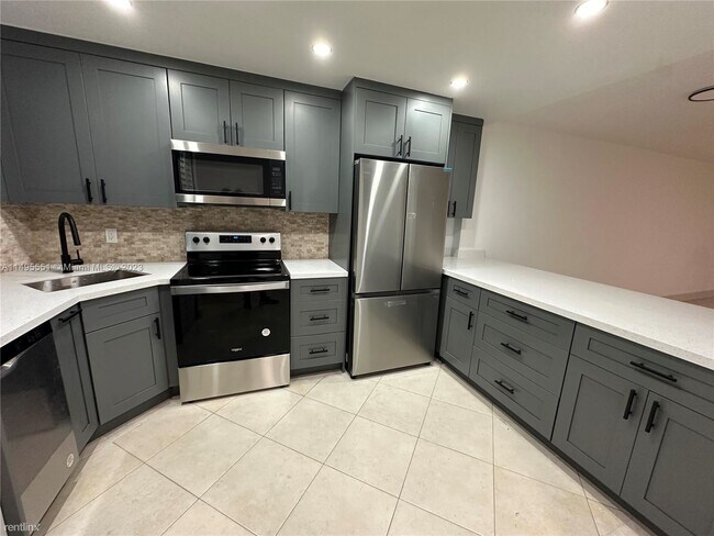 Foto del edificio - 3 br, 2 bath House - 3750 NW 115th Way # 3-1