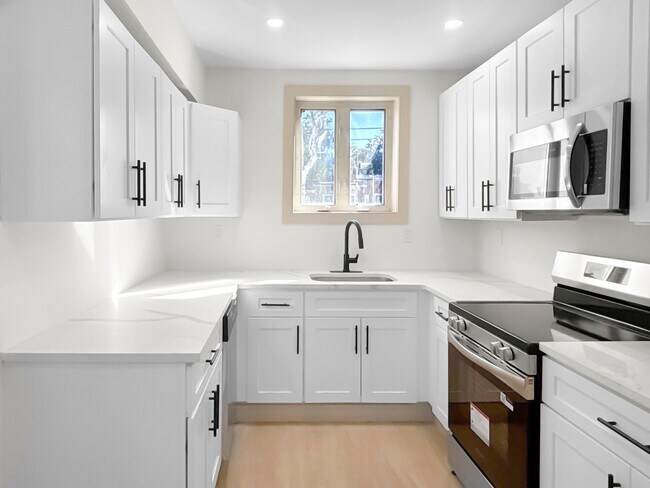 Foto del edificio - 3905 Cranston Ave