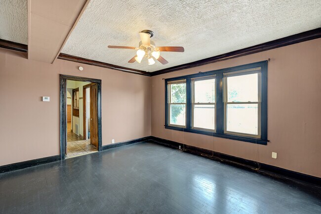 Building Photo - 1514 W 87th St