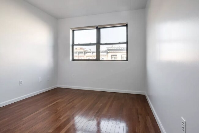 Foto del edificio - 1086 Broadway