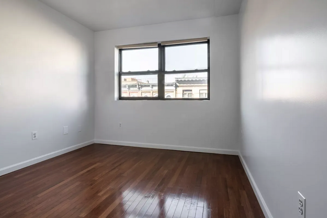 Building Photo - 1086 Broadway
