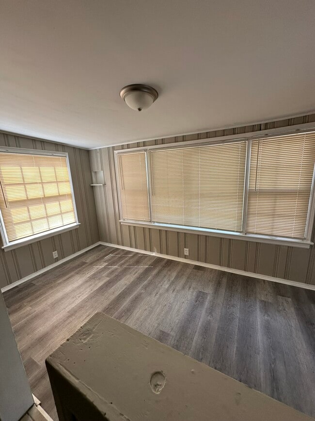 Building Photo - 7467 Sharon Dr