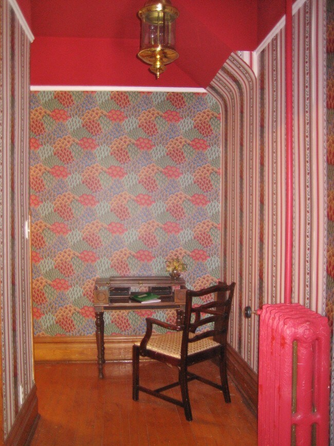 large entrance hall Victorian repro wall pape - 2113 W Concord Pl