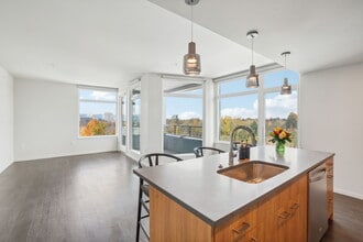 Building Photo - Splash Apartments