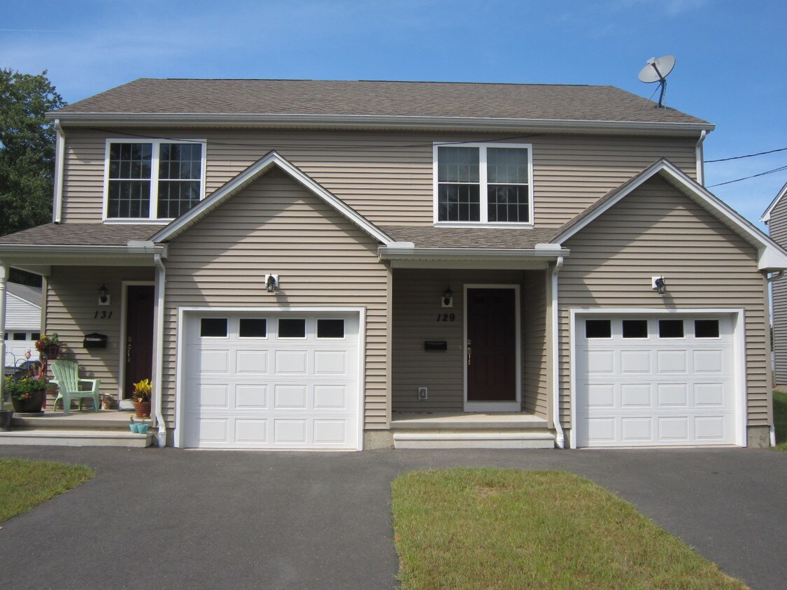 129 Woodland St, Manchester, CT 06042 Townhome Rentals in Manchester