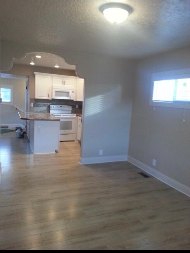 Foto del edificio - 242 McKinley Ave
