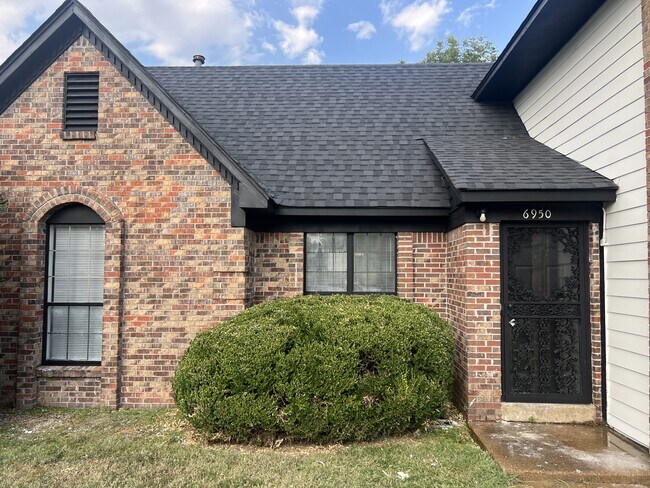 Foto del edificio - 6950 Hillshire Dr