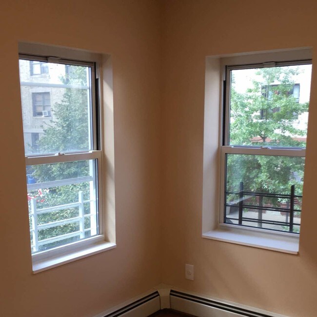 Building Photo - 822 Faile St