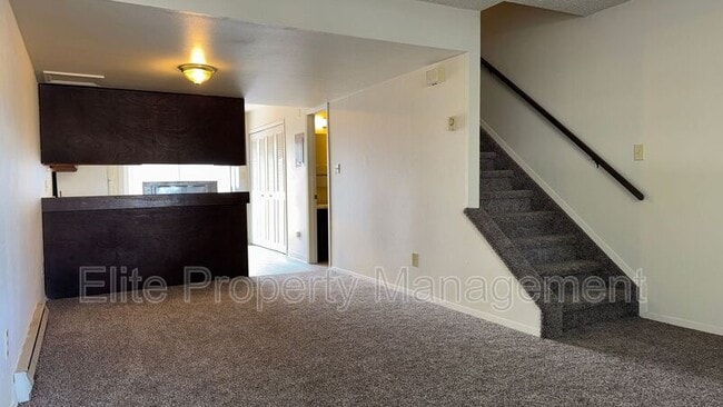 Building Photo - 25 Royal Crest Dr