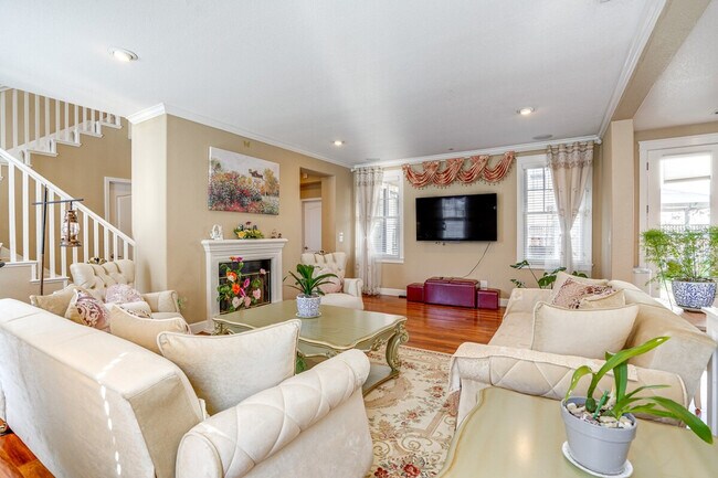 Building Photo - 1148 Promenade St