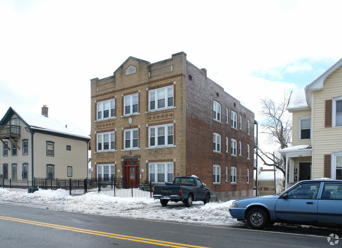 Building Photo - 255-257 Zion St