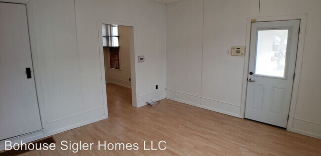 Building Photo - 3010 McArthur Dr