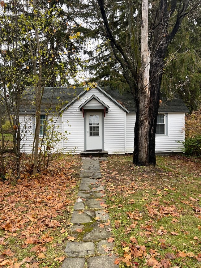 Building Photo - 826 Dryden Rd