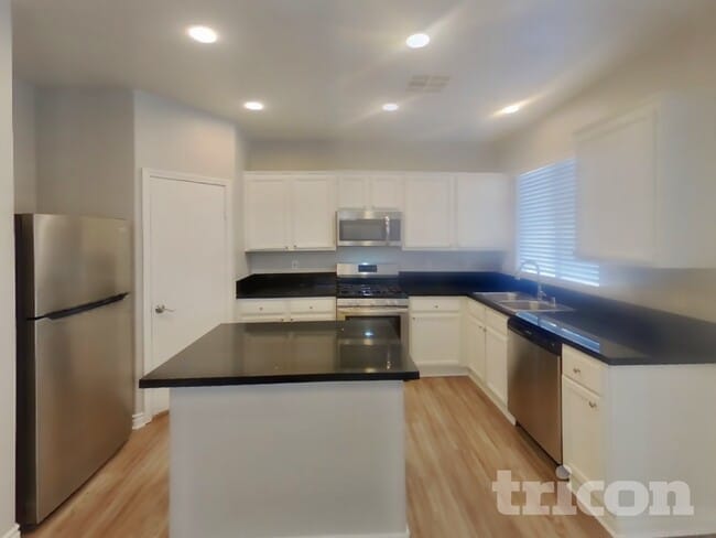 Foto del edificio - 6754 Cinnabar Coast Ln