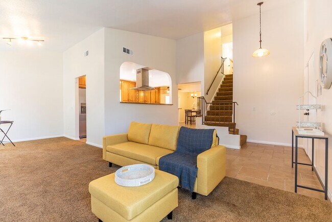 Building Photo - 2125 Madreselva Way