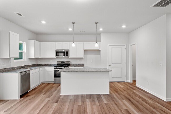 Building Photo - Beautiful New 3 bedroom Nestled in a Cul-d...