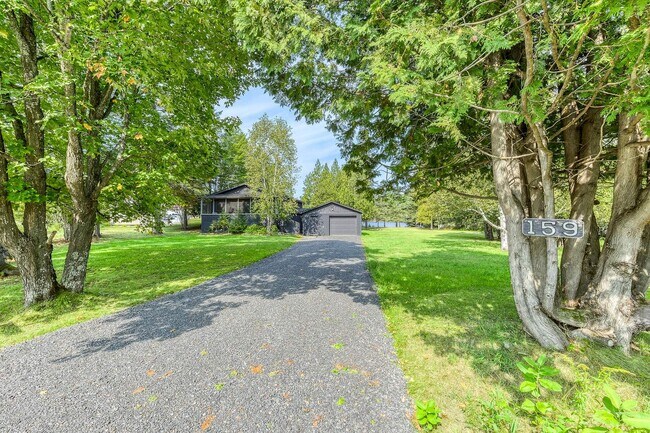Building Photo - 159 Chem. du Lac Hénault N