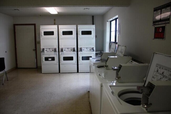 Foto del edificio - Shannon Plaza Apartments