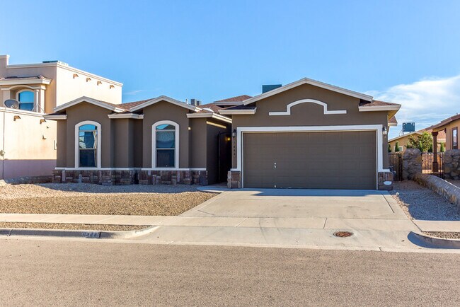 Building Photo - Custom 4 bedroom in Sandstone Ranch Estates