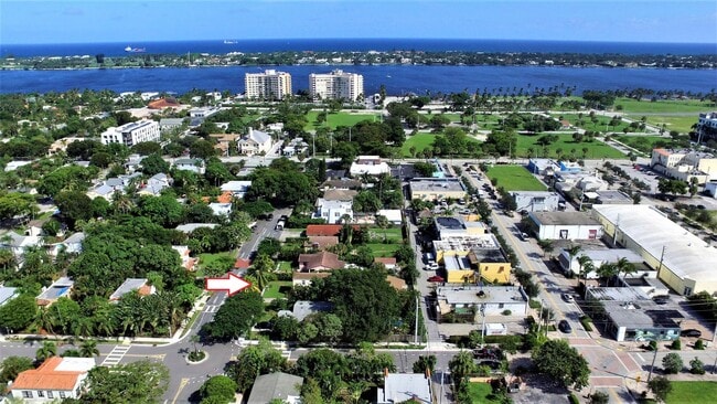 Building Photo - 438 26th St