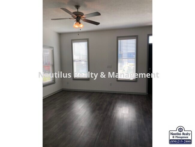 Building Photo - 305 Brooke Ct