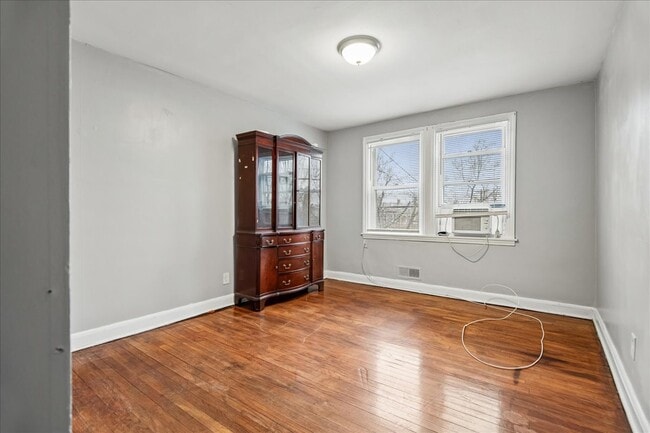 Building Photo - 3914 Erdman Ave