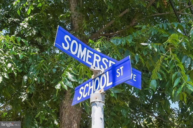 Foto del edificio - 113 Somerset Ave