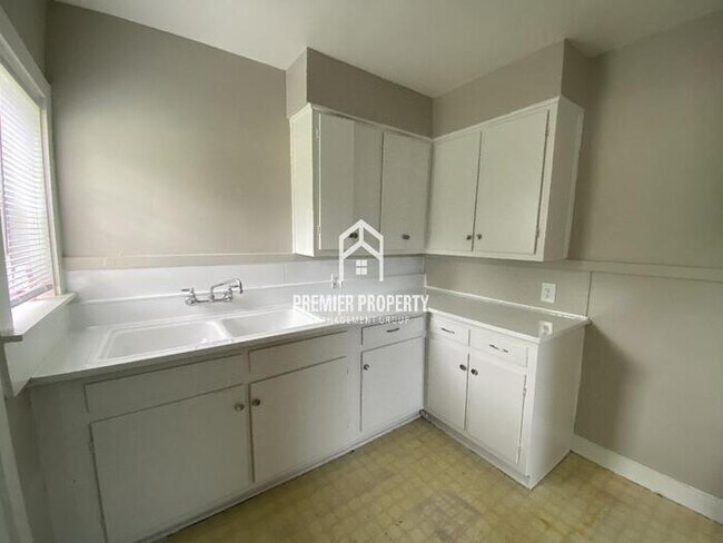 Foto del edificio - 7918 Harrold St