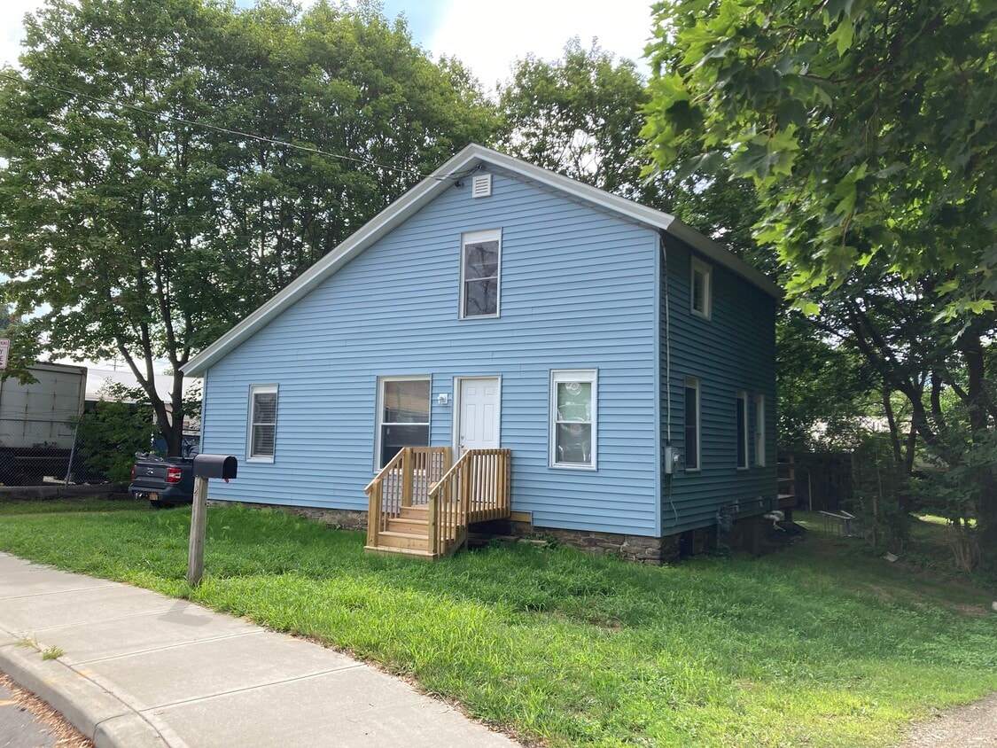 Primary Photo - 2 Lewis St