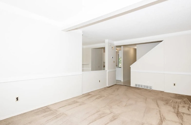 Building Photo - 2-75 Oak Park Walk