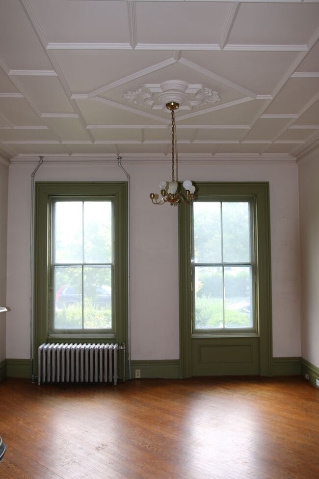 Building Photo - 125 W Green St