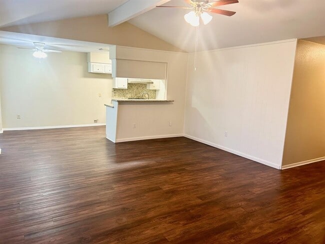 Building Photo - 5311 Lincoln Town Dr