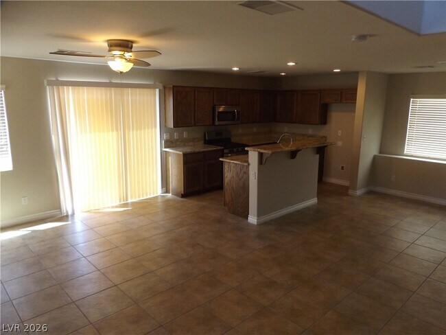 Foto del edificio - 6467 Karlsen Ct