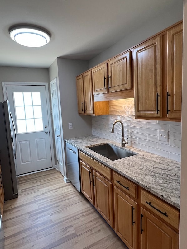 Building Photo - 221 Highgate Cir