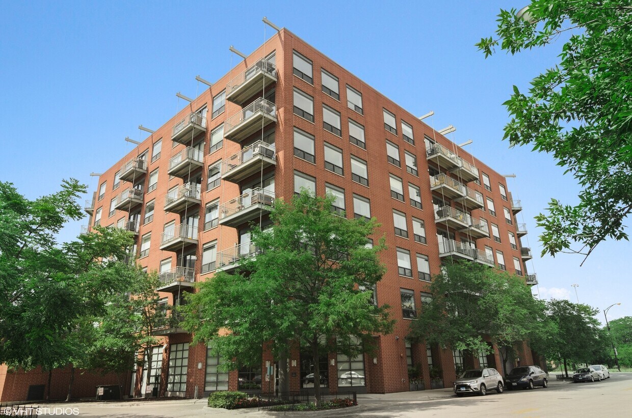 Primary Photo - 859 W Erie St