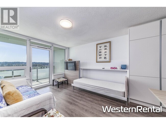 Building Photo - 988-988 Quayside Dr