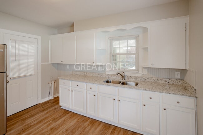Building Photo - 2028 41st St