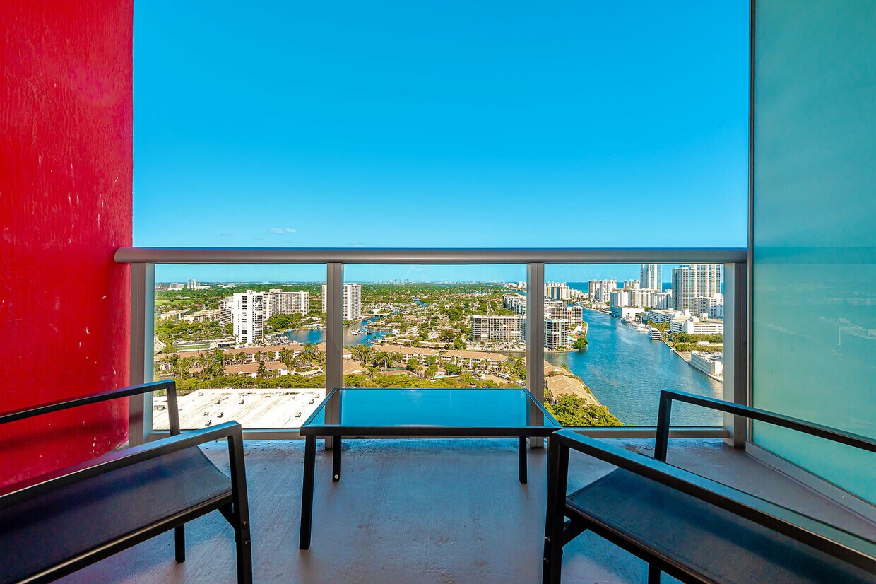 Primary Photo - 2602 E Hallandale Beach Blvd