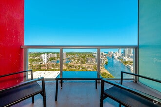 Building Photo - 2602 E Hallandale Beach Blvd