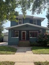 Building Photo - 118 W 11th St