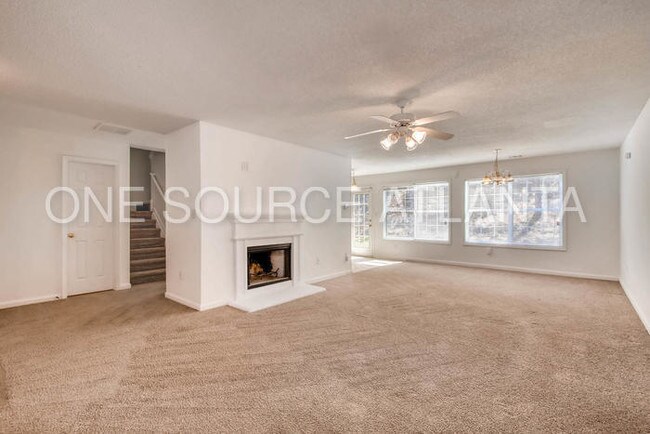 Building Photo - Beautiful 2 Story 3 Bedroom 2.5 Bath Home!
