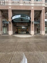 Building Photo - 909 Bay St.