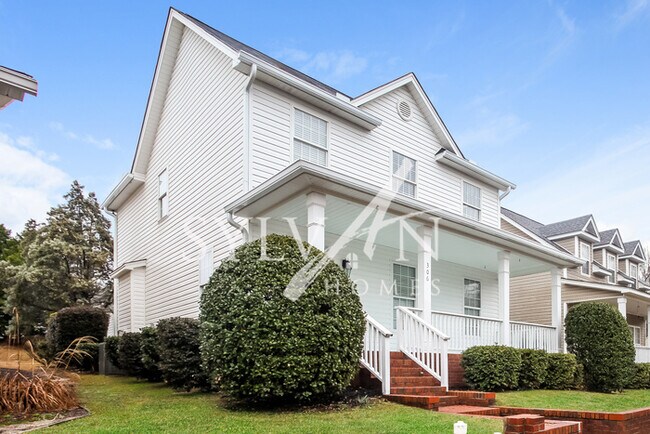 Building Photo - Welcome home to this 3 bedroom, 2 bathroom...