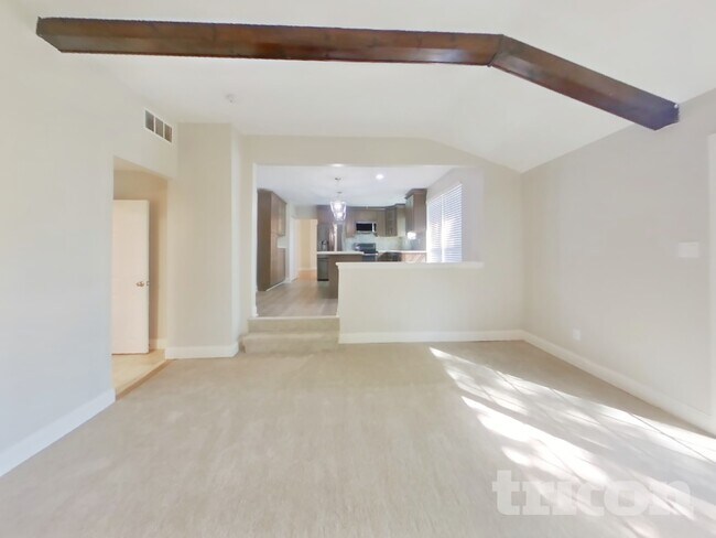 Building Photo - 586 Saratoga Rd