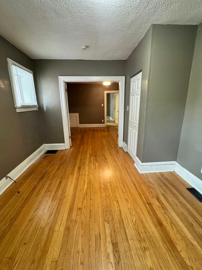 Foto del edificio - 1406 Woodland Dr