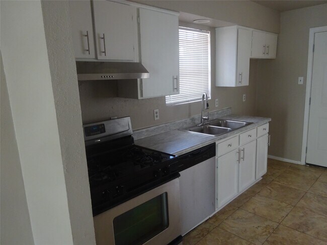 Foto del edificio - 5130 Wickview Ln