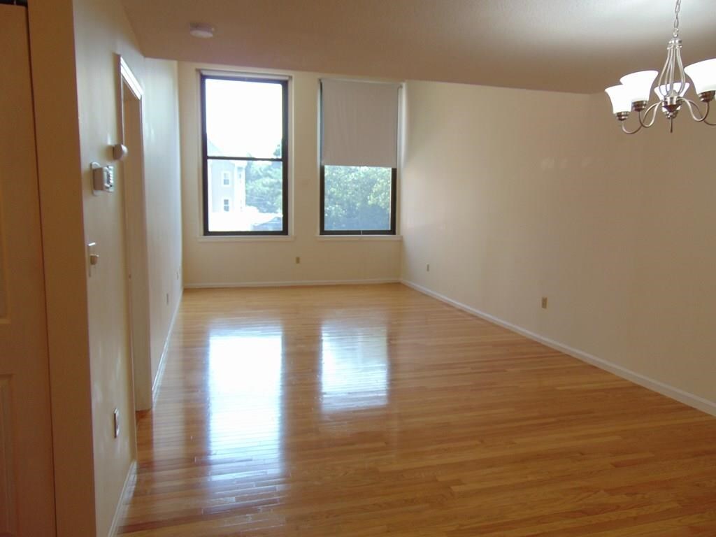 Primary Photo - 94 Newbury Ave