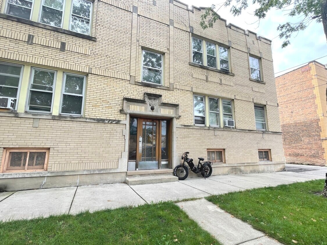 3044 N Lockwood Ave, Chicago, IL 60641 House Rental in Chicago, IL
