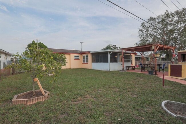 Building Photo - 1623 Dartmouth Dr